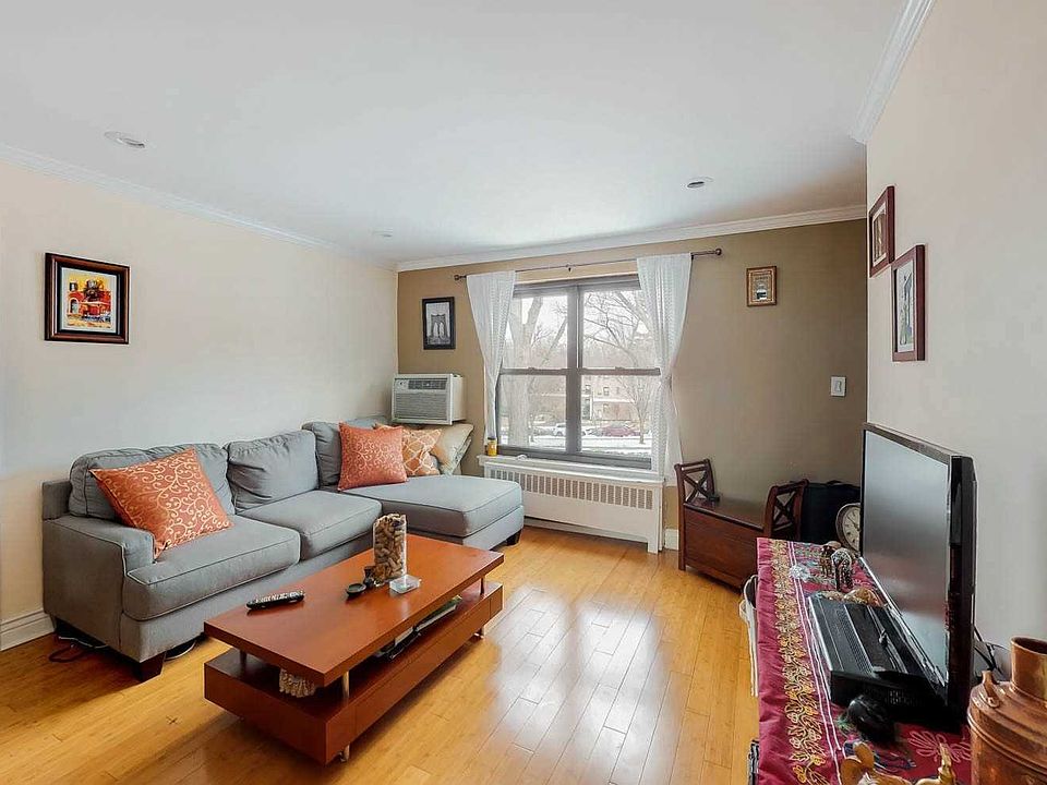 1st image of 17 W Mill Dr APT 2B