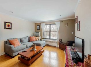 17 W Mill Dr APT 2B, Great Neck, NY 11021