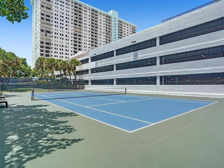 1201 S Ocean Dr — Photo 15