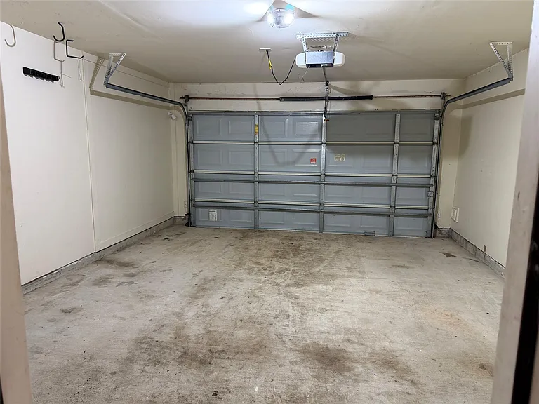 7427 Briargate Dr — Photo 20