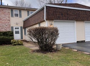 529 Walker Dr, Bolingbrook, IL 60440