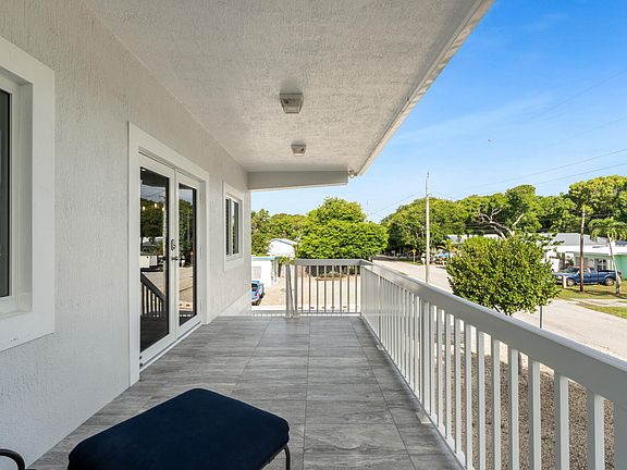 3rd image of 646 Cabrera St