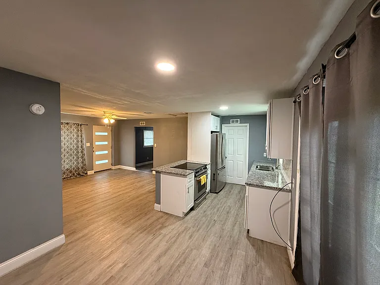 510 Lincoln Rd — Photo 3