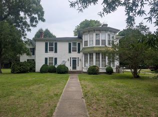 135 S Main St APT 3, Bowling Green, VA 22427