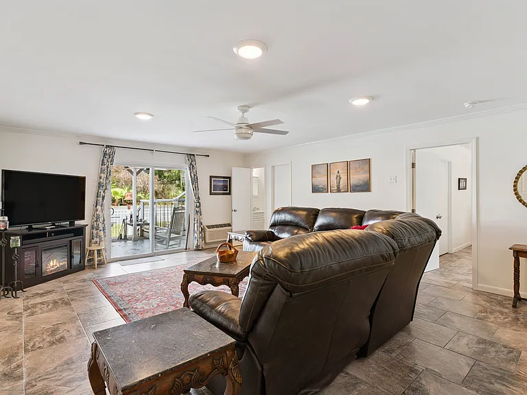 111 Thompson Cv — Photo 5