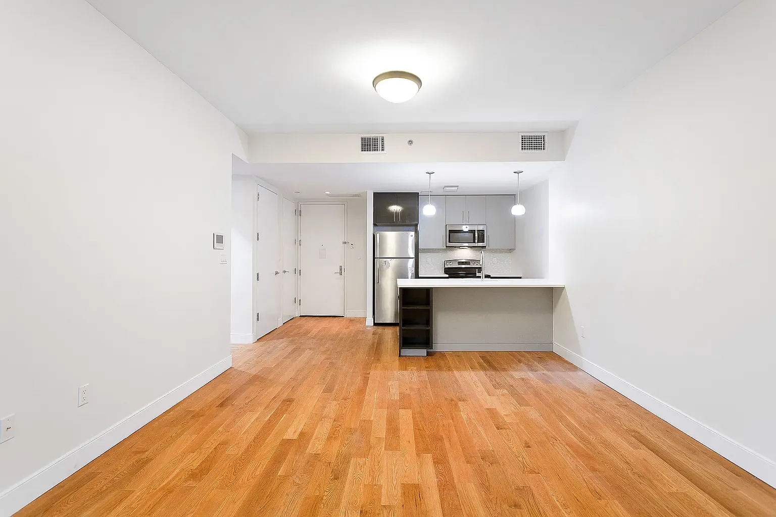 2727 Henry Hudson Pkwy W — Photo 2