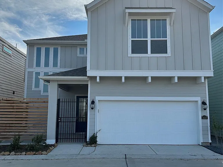 2418 Yacht Harbor Dr — Photo 1