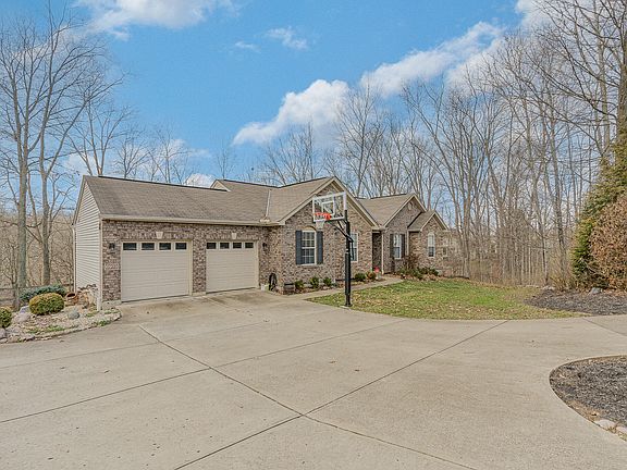 3rd image of 6973 Lucia Dr
