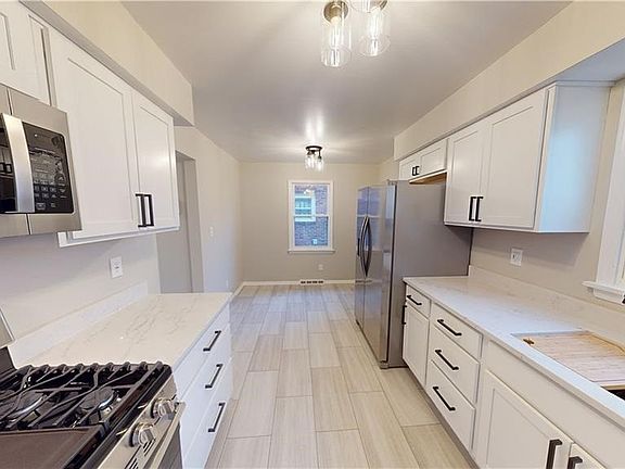 3rd image of 17126 Scottsdale Blvd