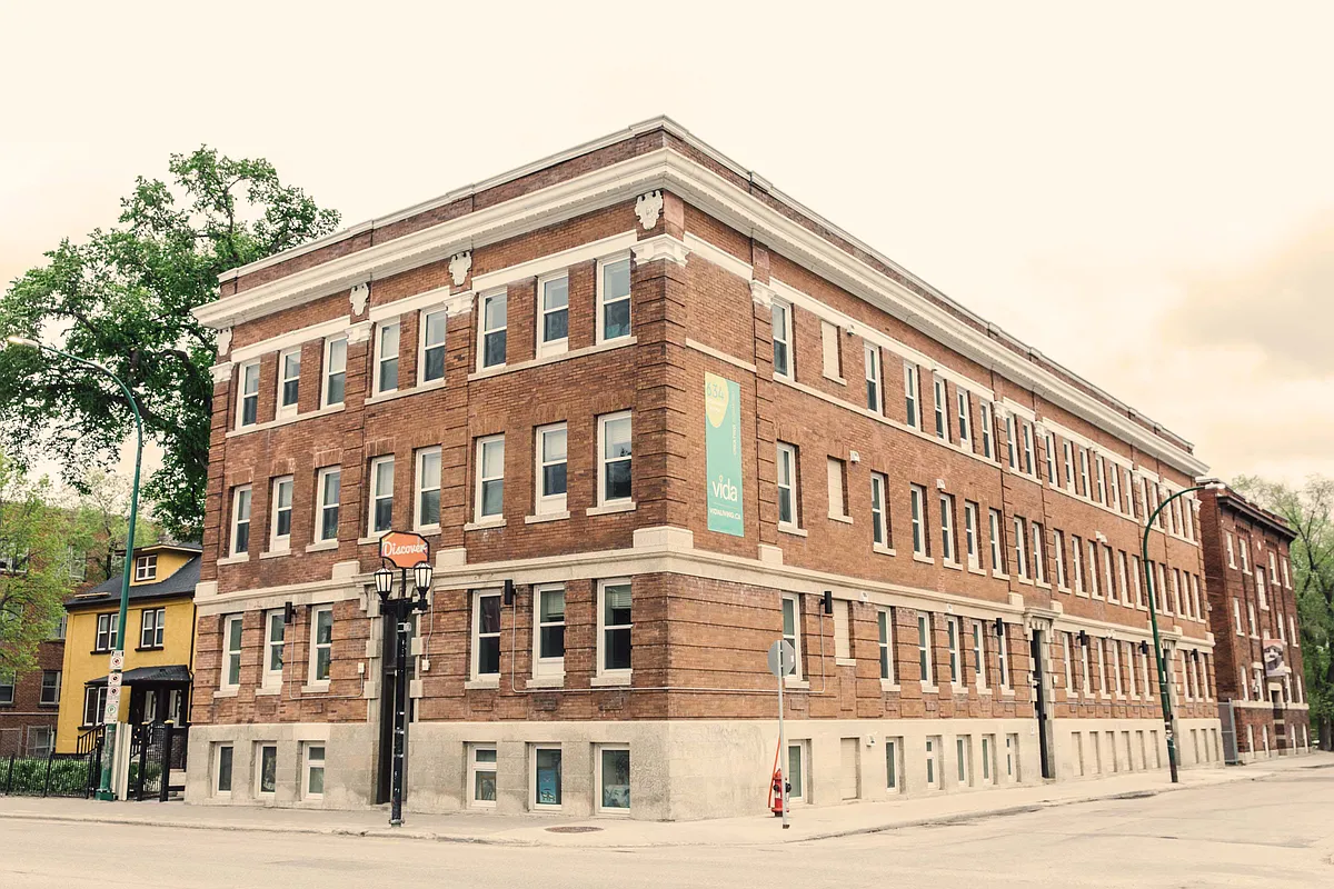 Building Photo - 634 Broadway Ave