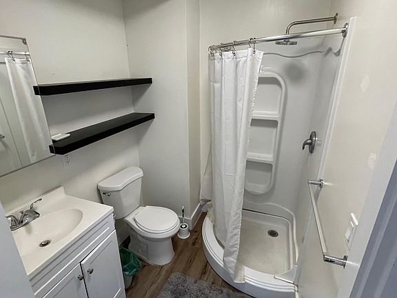 4th image of 1424 1/2 Fairbanks Pl