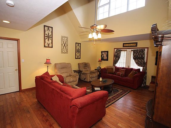 5th image of 14 Holly Lake Dr