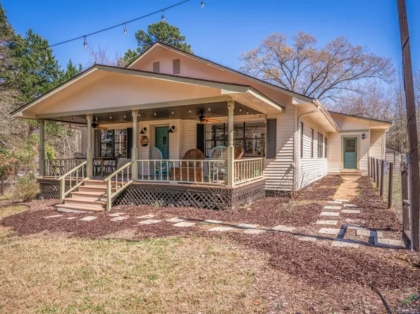 2730 E Lake Dr, Gladewater, TX 75647