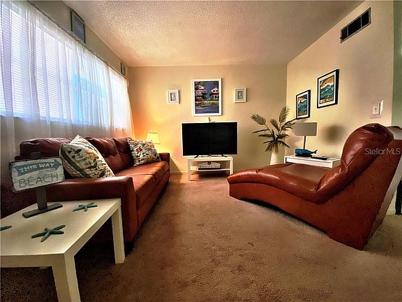 3rd image of 209 NE Lincoln Cir N APT 303