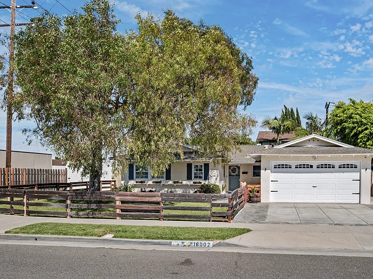 16002 Warren Ln — Photo 23