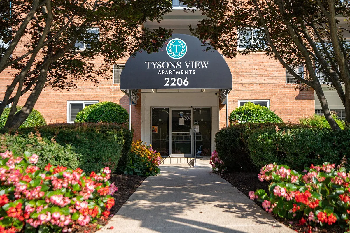 Building Photo - Tysons View