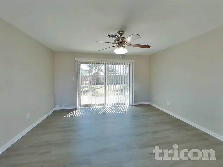 1122 Ibsen Ave — Photo 3