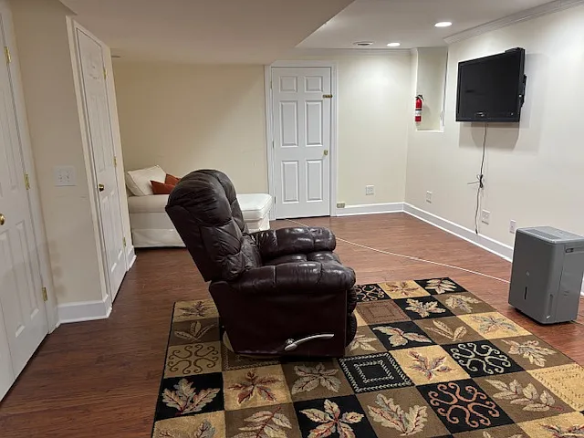 690 Hillside Ave — Photo 33