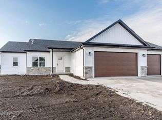 425 East St, Juneau, WI 53039