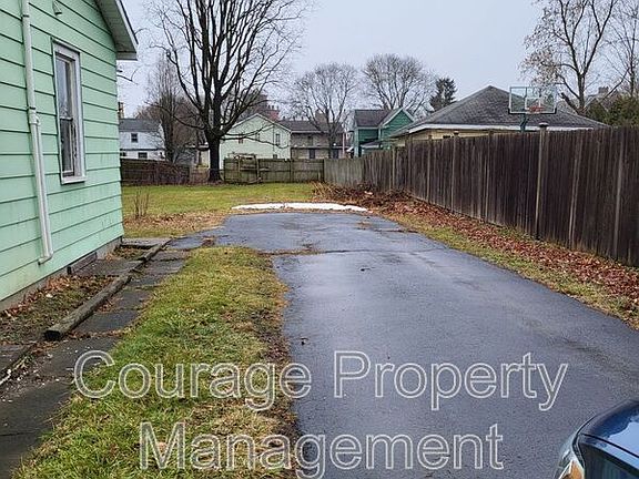 3rd image of 215 Bloomer Ave