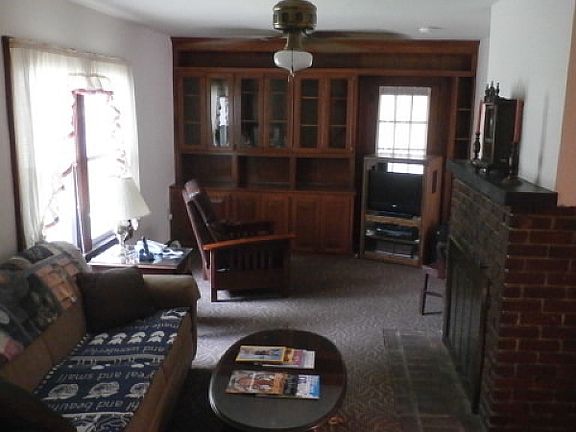 4th image of 55 Lakeshore Dr