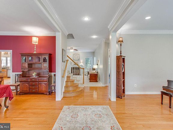 5th image of 8506 Forest St