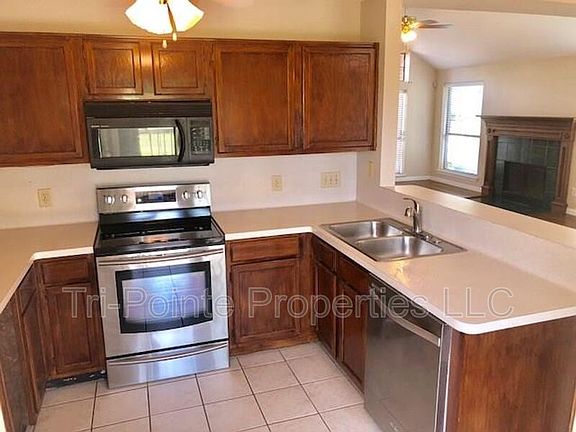 5th image of 7822 Clairmont Ave