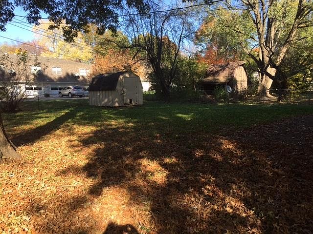 2nd image of 305 NE Sunnybrook Dr