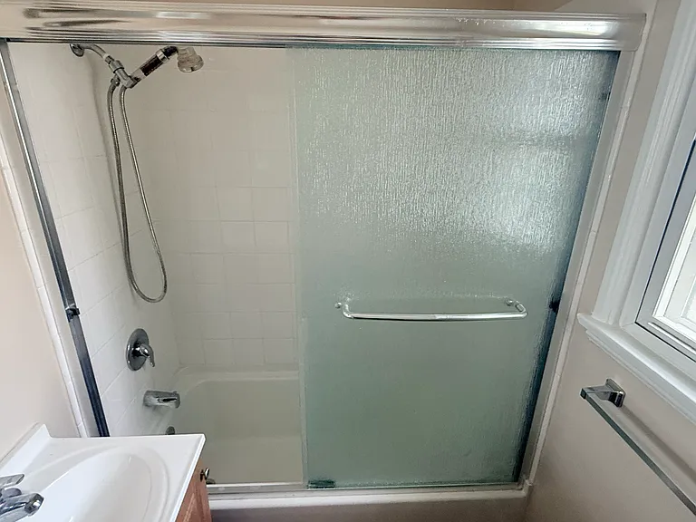 4112 W Victory Blvd — Photo 17