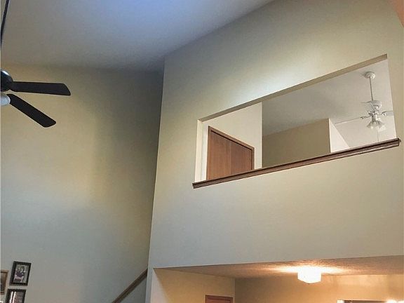 5th image of 181 Emerald Ln