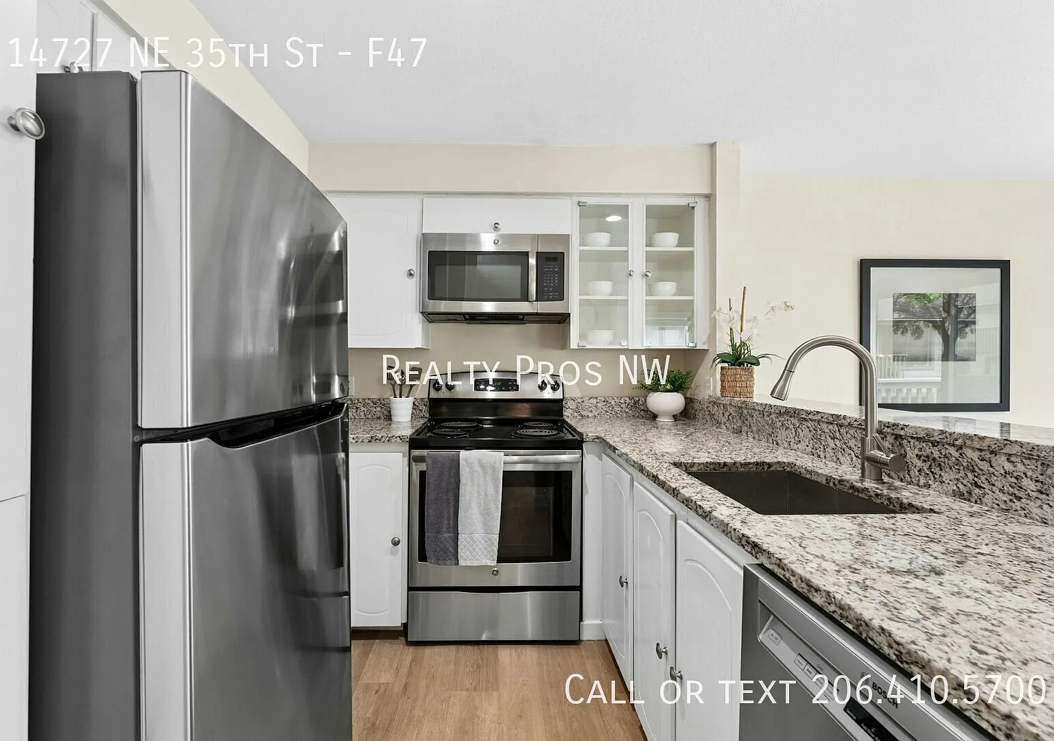 Location, Location! 2 bedroom, 3 parking stalls — Photo 3