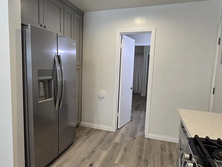 521 N Vermont Ave — Photo 10