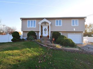 1674 Church St, Holbrook, NY 11741