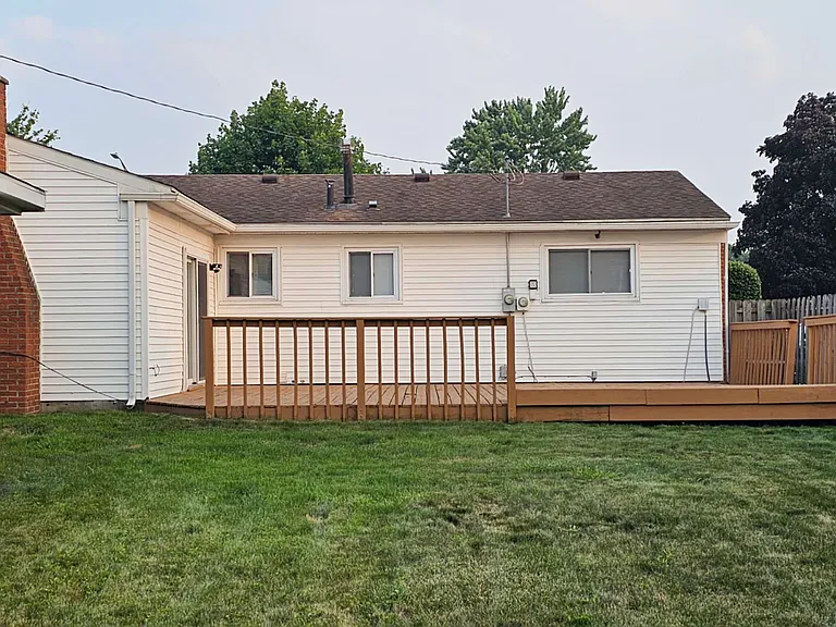 36642 Hiveley St — Photo 3