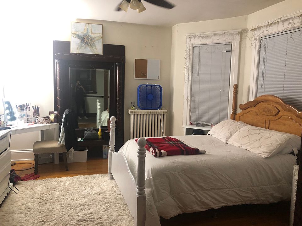 1st image of 438-440 Hudson Ave #1