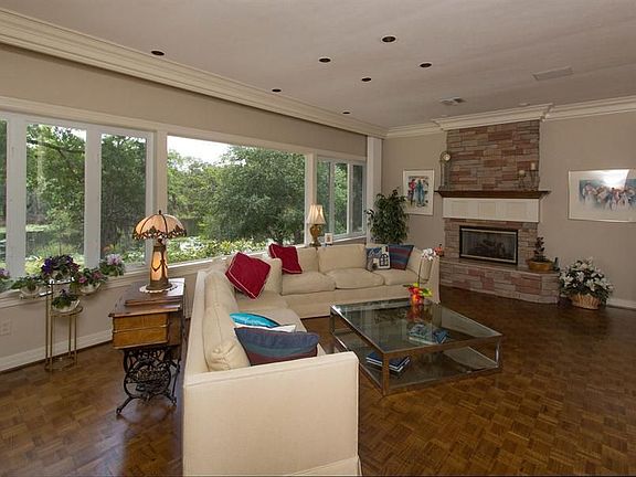 5th image of 131 Chelton Cir
