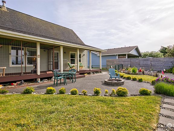 4th image of 360 Marine View Drive SW