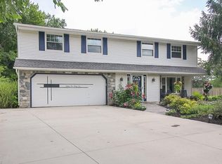 8535 Avondale Ct, Olmsted Township, OH 44138