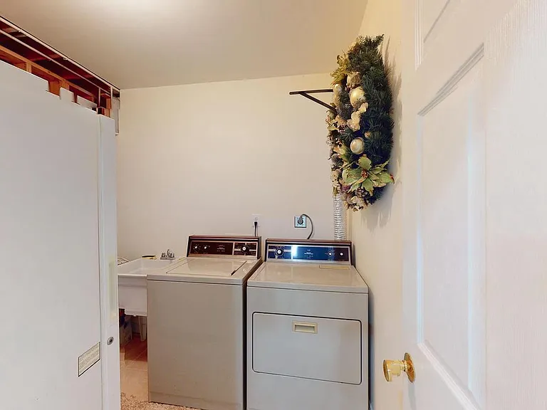 9710 Middleton Ridge Rd #BASEMENT — Photo 23