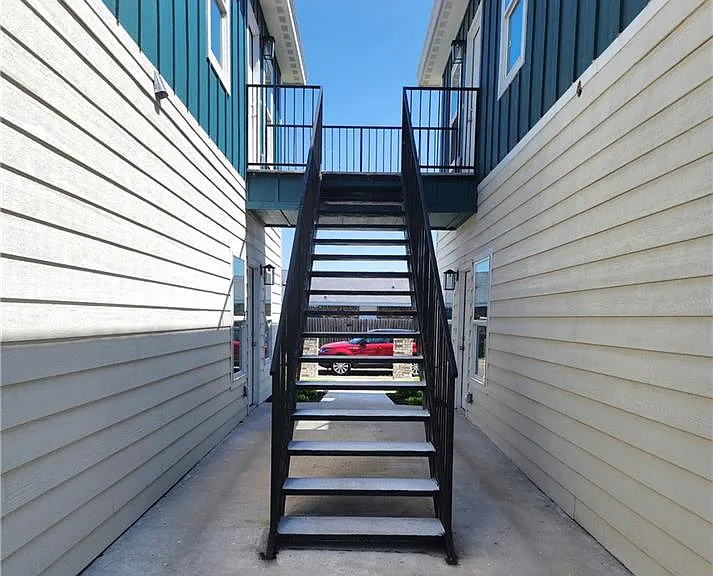 805 W Los Tesoros Dr #4 — Photo 3