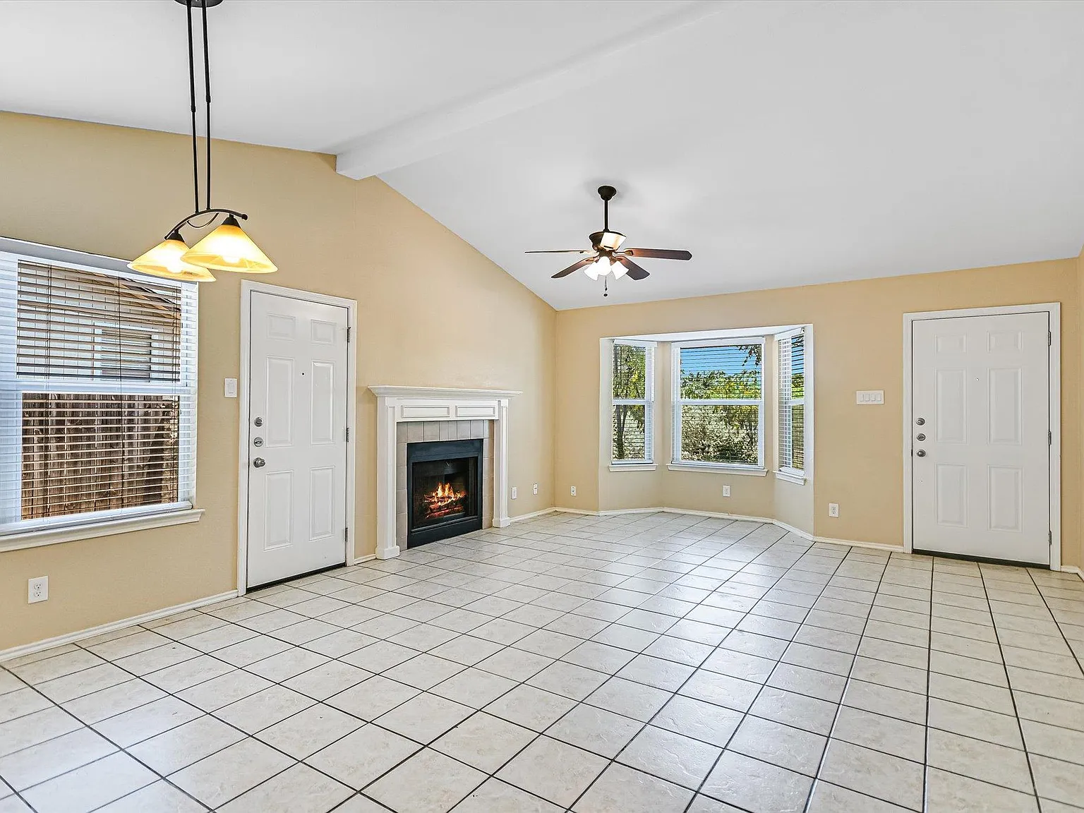 3 bed, 2.0 bath, 2100 sqft, $1,850 — Photo 2