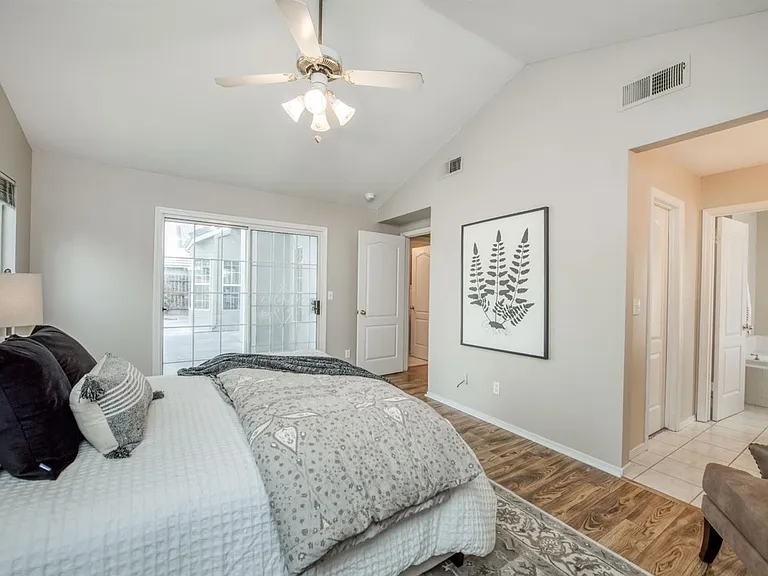 2559 E Dennis Ave — Photo 20