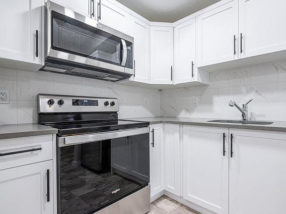 3rd image of 117 Belmont Dr SW #B
