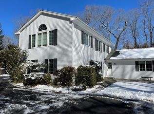 4 Parting Brook Rd, New Canaan, CT 06840