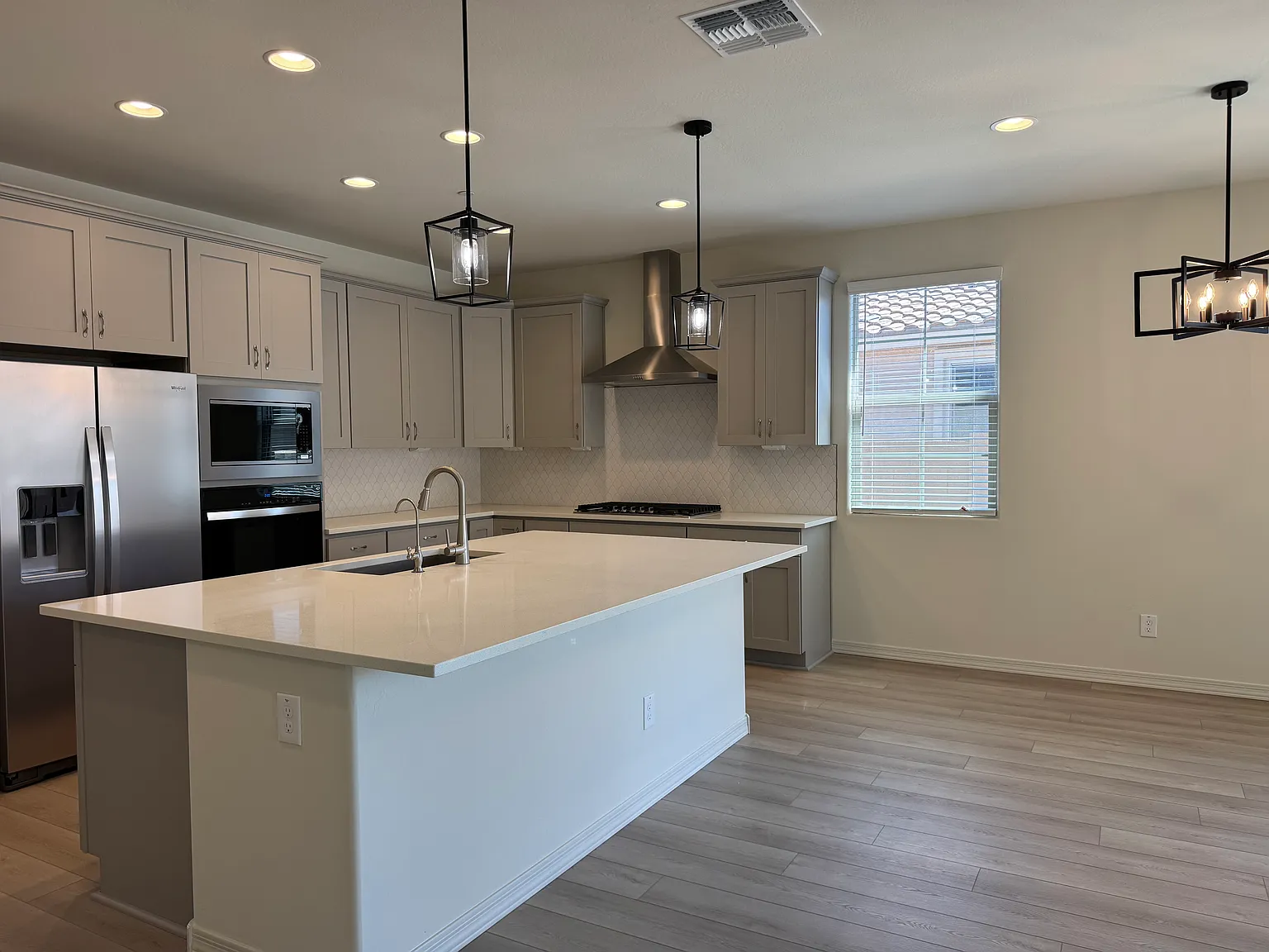 4 bed, 2249 sqft, $2,650 — Photo 2
