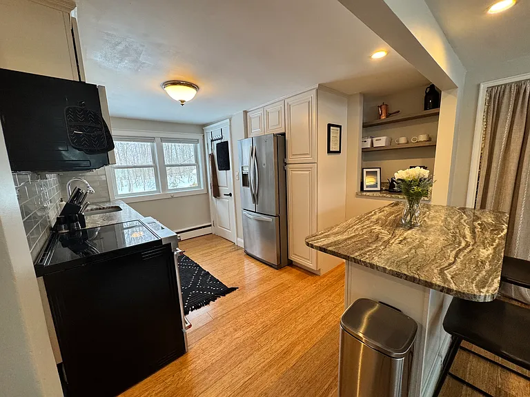 89 Portsmouth Ave — Photo 6