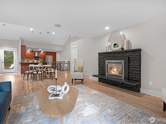 5th image of 23619 5th Avenue W