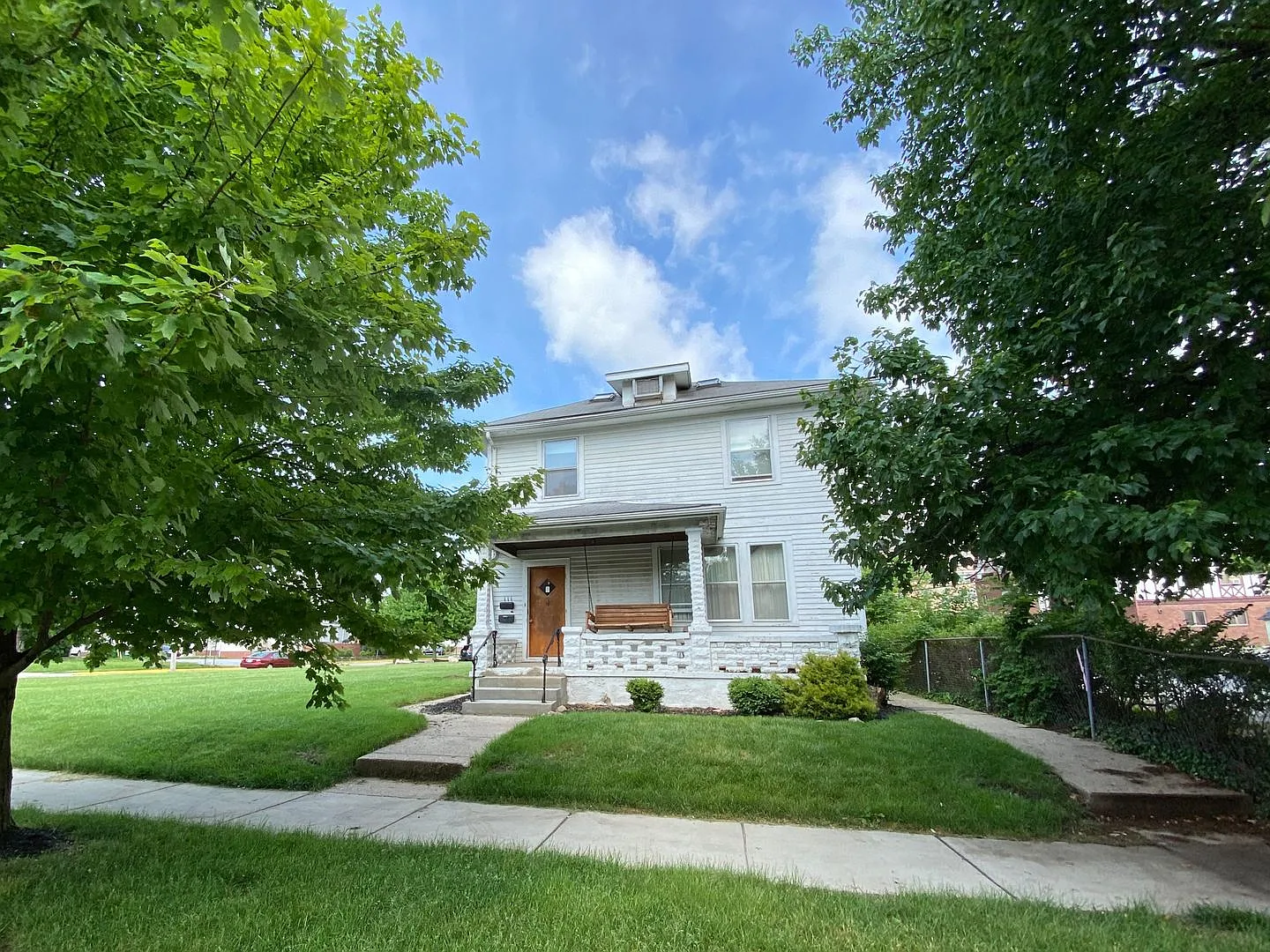 Three Bedroom Close to Campus — Photo 1
