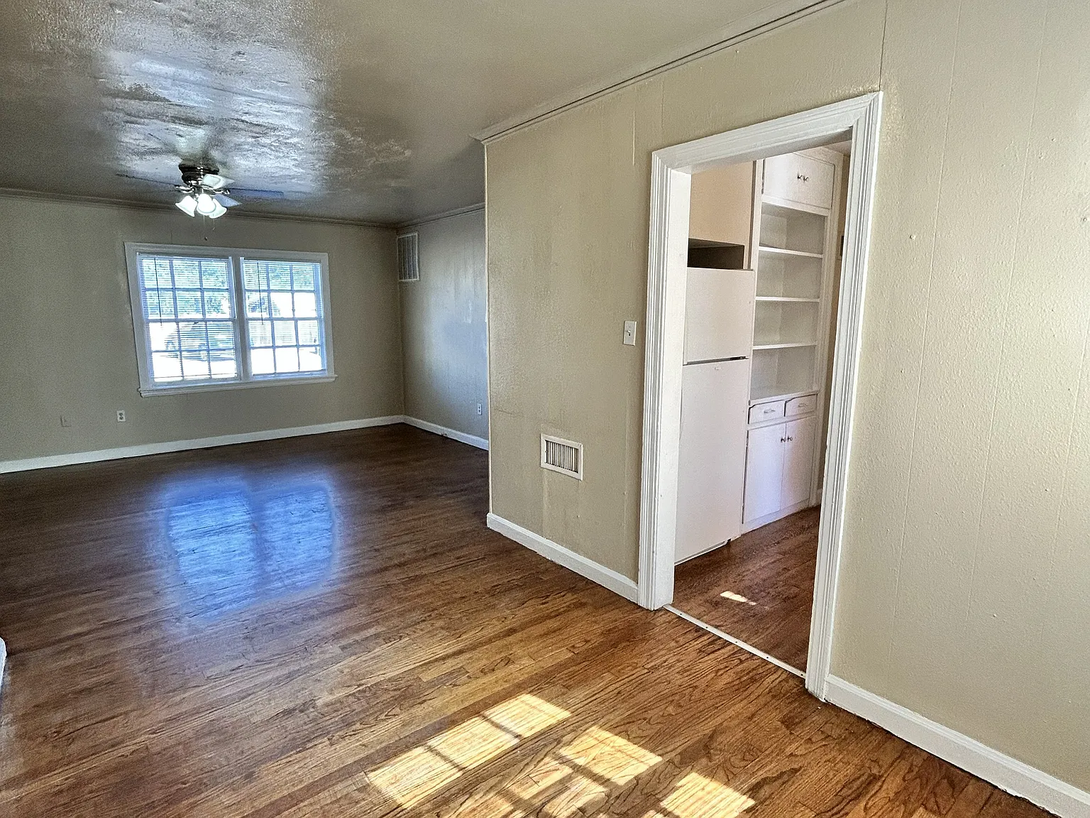 1 bed, 750 sqft, $699 — Photo 3