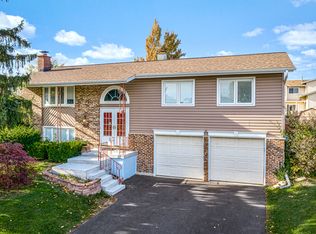 1464 Hodlmair Ln, Elk Grove Village, IL 60007